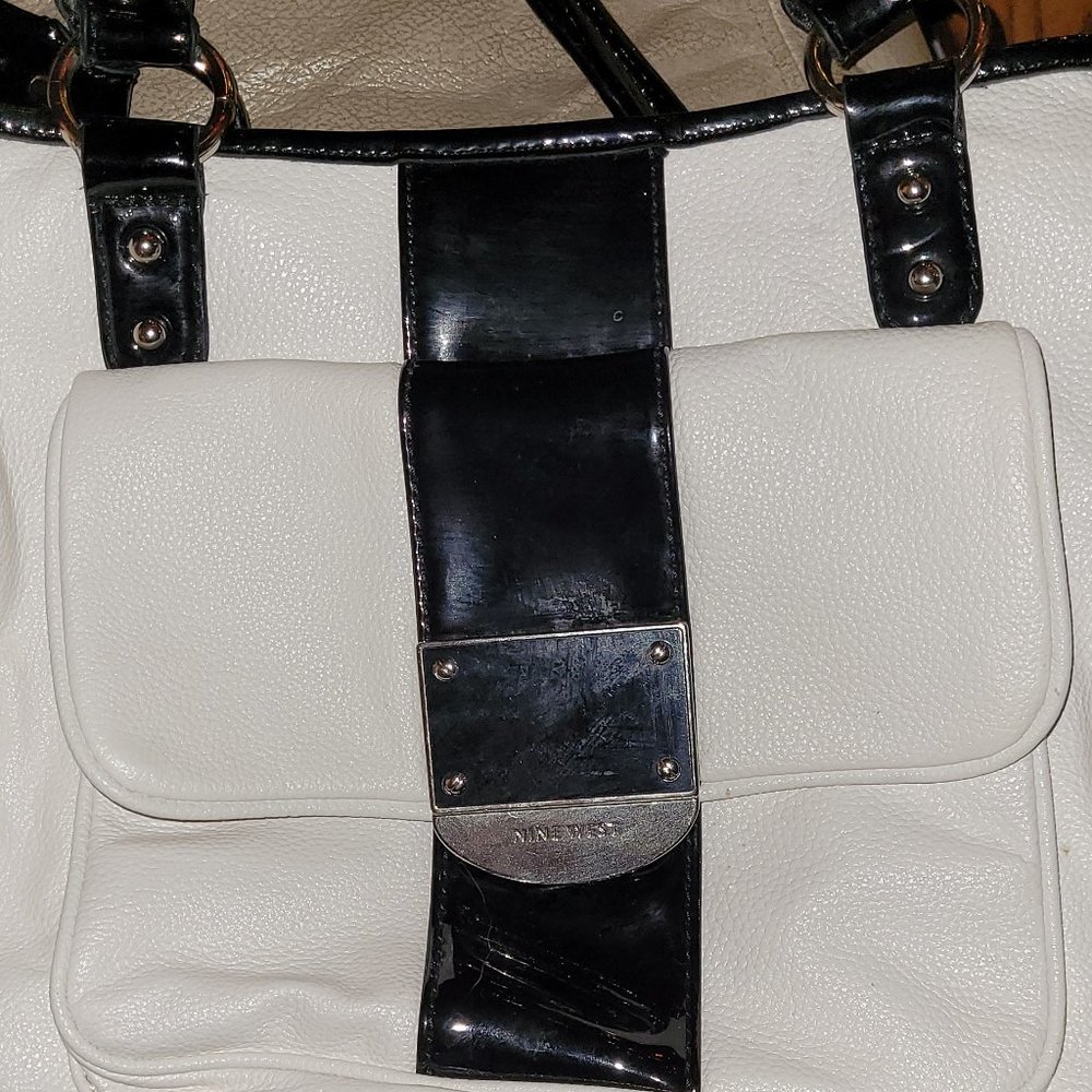 White Nine West purse. Very nice!